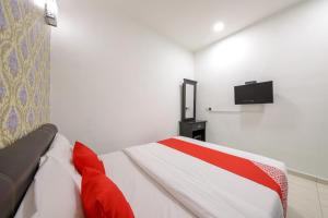 TV a/nebo společenská místnost v ubytování OYO 89497 Dream Nur Hotel