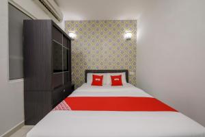 Postel nebo postele na pokoji v ubytování OYO 89497 Dream Nur Hotel