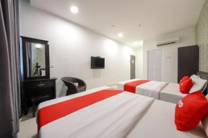 Postel nebo postele na pokoji v ubytování OYO 89497 Dream Nur Hotel