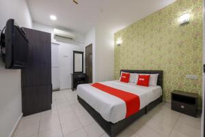 Postel nebo postele na pokoji v ubytování OYO 89497 Dream Nur Hotel