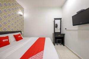 TV a/nebo společenská místnost v ubytování OYO 89497 Dream Nur Hotel