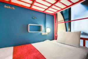 Postel nebo postele na pokoji v ubytování OYO 1074 Fin Hostel