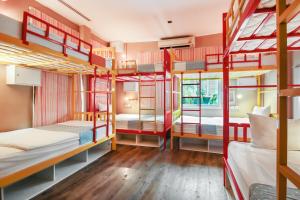 Postel nebo postele na pokoji v ubytování OYO 1074 Fin Hostel