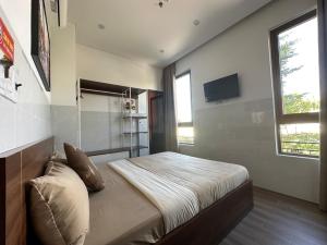 Кровать или кровати в номере OYO 1193 Huynh Gia Hotel