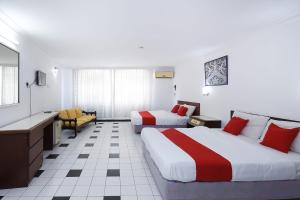 Postel nebo postele na pokoji v ubytování Super OYO 1018 Telang Usan Hotel Miri
