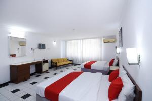 Postel nebo postele na pokoji v ubytování Super OYO 1018 Telang Usan Hotel Miri