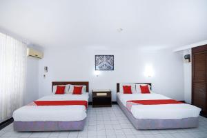 Postel nebo postele na pokoji v ubytování Super OYO 1018 Telang Usan Hotel Miri