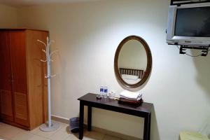 TV a/nebo společenská místnost v ubytování OYO 90842 Hotel Prai Jaya