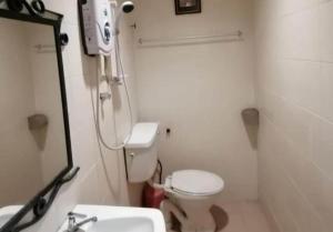 Koupelna v ubytování OYO 90842 Hotel Prai Jaya