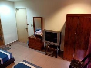 Postel nebo postele na pokoji v ubytování OYO 90842 Hotel Prai Jaya