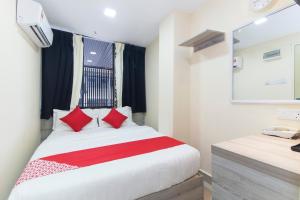 Postel nebo postele na pokoji v ubytování OYO 552 Hotel Kl Centre Point