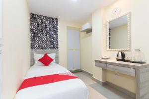 Postel nebo postele na pokoji v ubytování OYO 552 Hotel Kl Centre Point