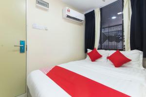 Postel nebo postele na pokoji v ubytování OYO 552 Hotel Kl Centre Point