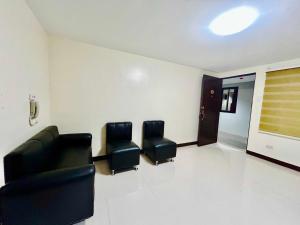 Posezení v ubytování OYO 1045 Rayjan Apartelle