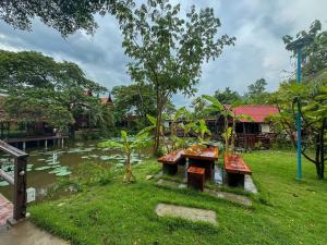 Taman di luar Suree Garden Resort & Karaoke