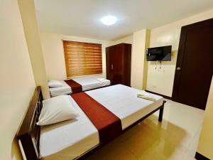Postel nebo postele na pokoji v ubytování OYO 1045 Rayjan Apartelle