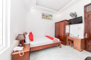 TV a/nebo společenská místnost v ubytování OYO 446 The Bao Hotel