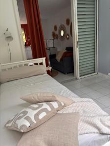Postel nebo postele na pokoji v ubytování Appart Milena T2 cosy et calme