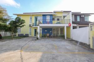 an empty parking lot in front of a house at Hotel O Come Inn Premium in Kuala Terengganu