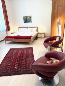 a bedroom with a bed and a red rug at Die Trauminsel 3 in Lindau