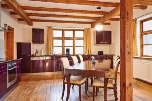O bucătărie sau chicinetă la Ferienhaus Monika in Wendorf im Bernstein Resort