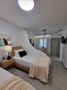 A bed or beds in a room at Hotel Andreas - Agistri (Skala)