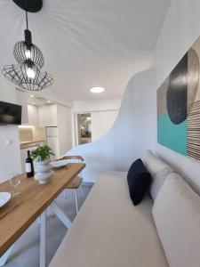 A kitchen or kitchenette at Hotel Andreas - Agistri (Skala)