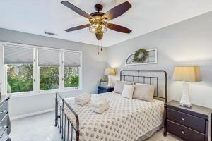 Ένα ή περισσότερα κρεβάτια σε δωμάτιο στο Oyster Catcher 4 +32 φωτογραφίες