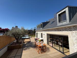 En balkon eller terrasse på Les Pierres 2 Loc Amand