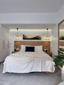 A bed or beds in a room at Hotel Andreas - Agistri (Skala)