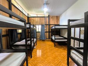 Un ou plusieurs lits dans un hébergement de l'établissement Hostel Casa de las Palmas Tours