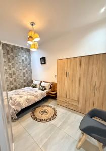 Giường trong phòng chung tại Romelle Holiday Homes