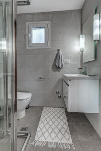 a bathroom with a toilet and a sink and a window at Kommeno dream garden in Kommeno