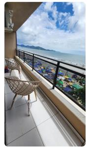 Μπαλκόνι ή βεράντα στο Ap frente mar Meia praia