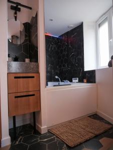 Galeriebild der Unterkunft Love Room - Luxe et Romance in Bourg-en-Bresse