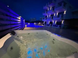 A piscina localizada em Noa Boutique Hotel ou nos arredores
