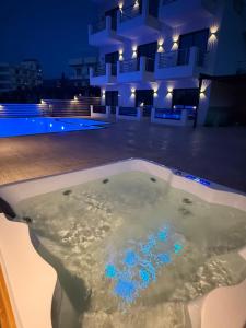 A piscina localizada em Noa Boutique Hotel ou nos arredores