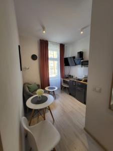 Η κουζίνα ή μικρή κουζίνα στο Apartament - Studio 2 Gliwice