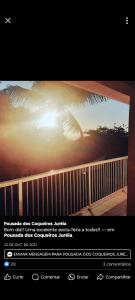 Ein Screenshot eines Bildschirms mit einem Bild eines Sonnenuntergangs in der Unterkunft Pousada dos Coqueiros in Água Boa