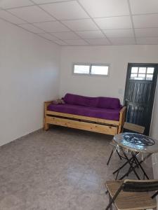 a bedroom with a purple bed in a room at REFUGIO DE MAR SAO monoambiente in San Antonio Oeste