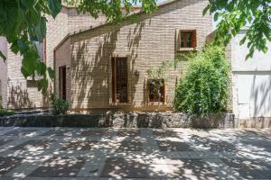 メンドーサにあるEl Diván Apartamento, Dúplex de diseño, cochera, inmejorable Ubicaciónの煉瓦造りの建物