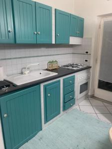 a kitchen with green cabinets and a sink at Appartamento ANGIE in Forio d'Ischia