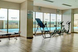 Pusat kecergasan dan/atau kemudahan kecergasan di OYO Life 92548 M-square Apartment By Lins Pro