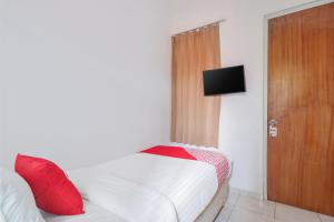 TV a/nebo společenská místnost v ubytování SUPER OYO 866 Idola Residence