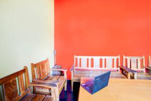 Гостиная зона в OYO Life 93300 Homestay Puri Anggrek Syariah - Wage +22 фотографии