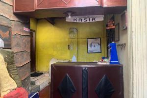 a building with a sign that says kista in the doorway at Hotel O Melros Place Homestay in Sungguminasa