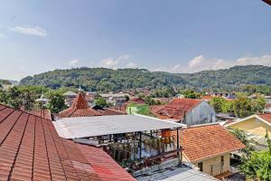 Ein allgemeiner Bergblick oder ein Berglick von des Hotels aus