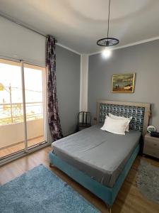 Łóżko lub łóżka w pokoju w obiekcie Étage privé tout confort deux chambres salle de bain et espace cuisine dappoint