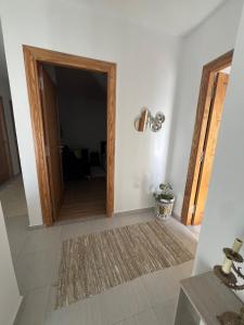 Zdjęcie z galerii obiektu Étage privé tout confort deux chambres salle de bain et espace cuisine dappoint w mieście Arjana