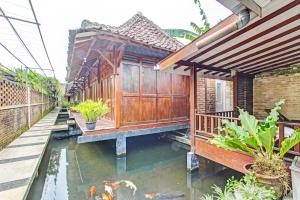 Budova, kde se hotel nachází + 25 fotografií